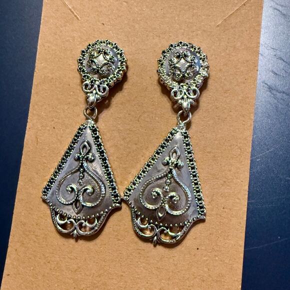 Vintage Pair of Avon Silver Tone Drop Earrings - Picture 4 of 15